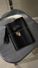 Laden Sie das Bild in den Galerie-Viewer, RAW BOUND — DIY Journal Workshop