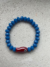 Laden Sie das Bild in den Galerie-Viewer, Adan | Perlenarmband mit Fisch in Blau