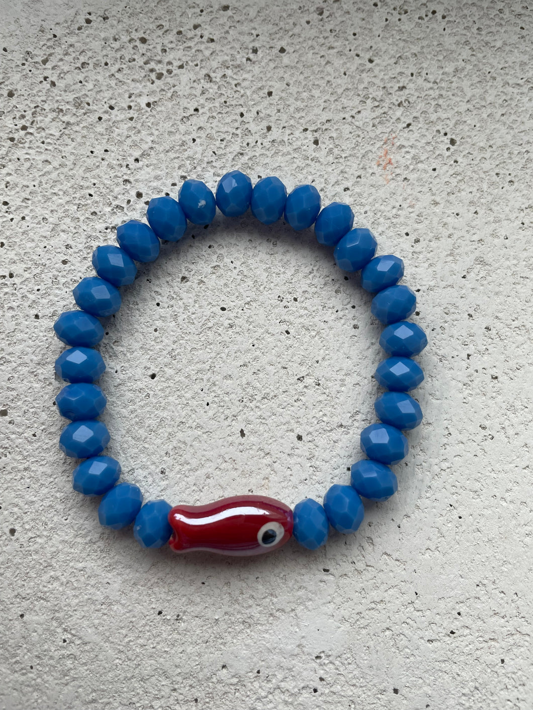 Adan | Perlenarmband mit Fisch in Blau